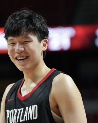 中国球员夏联首秀?阿联大郅得分上双 周琦制霸攻防 小丁引遐想