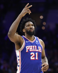 世俱杯夺冠赔率-很亏！首节末恩比德造成犯规 猛龙选择挑战但失败了